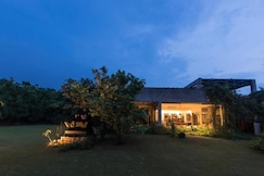 IVY Bridge | Luxe 5 BHK Farmhouse | Pool, Cook, Jacuzzi, Manesar