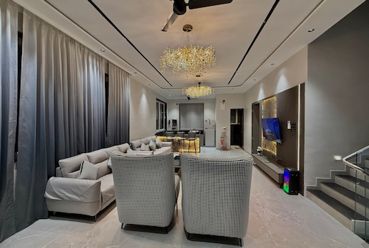 Velouria 4BHK with Jacuzzi by TensorStays