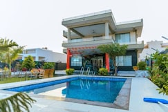 GoBravo 11: Vansh 6BHK Farm with Pool, Gurgaon