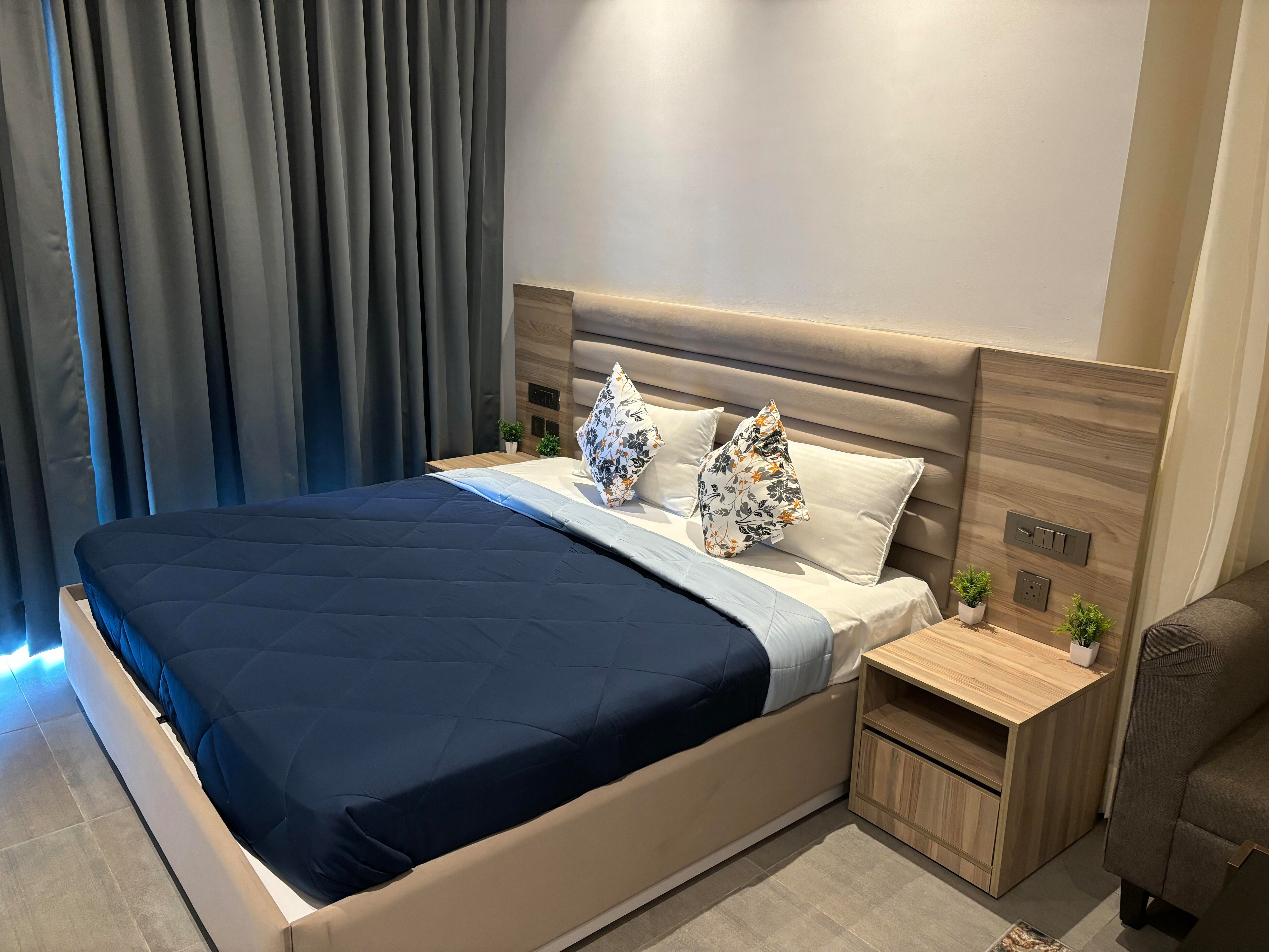 Downtown Spira studio - Tap to explore photos
