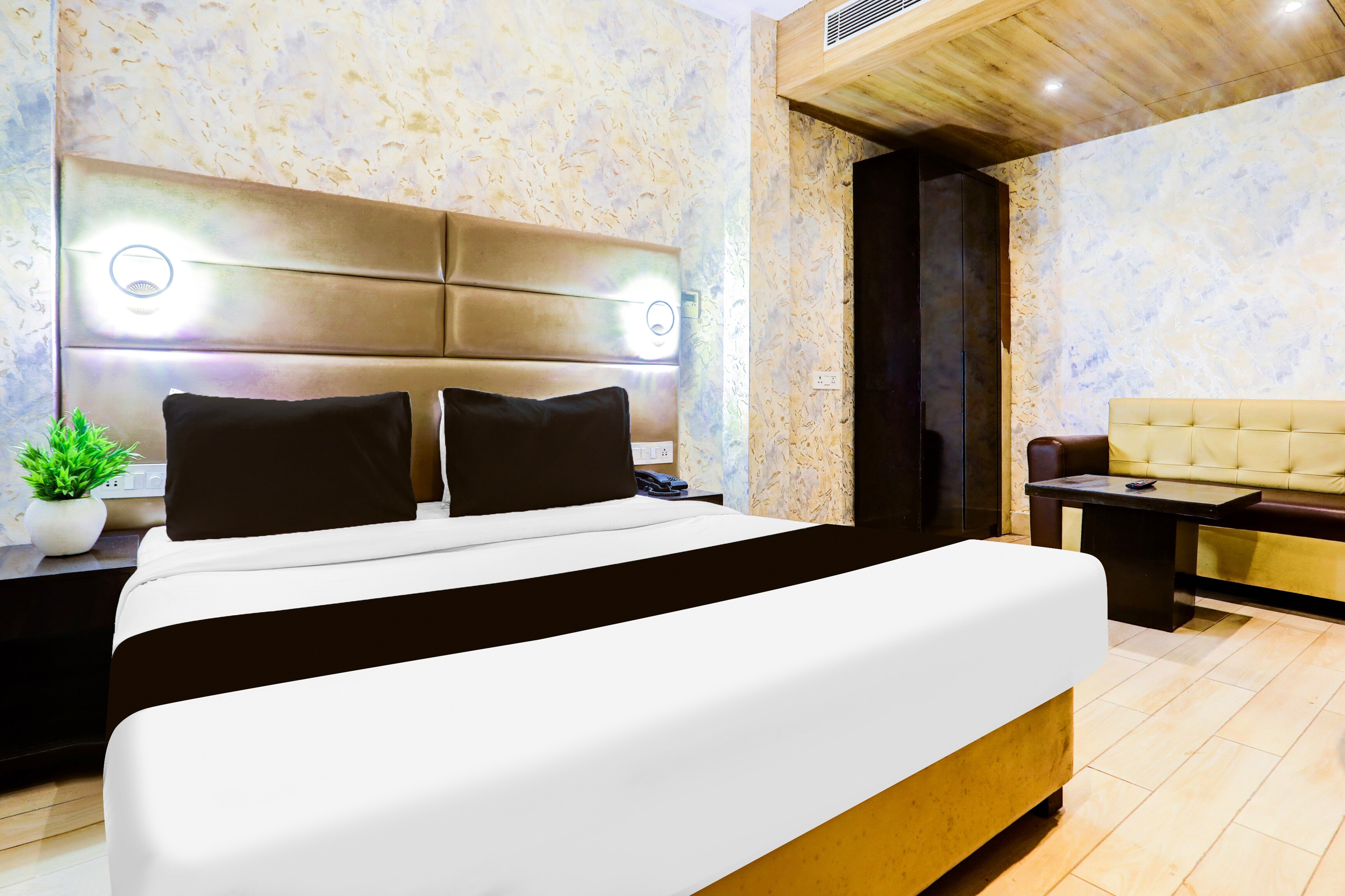 Super Hotel O Vivekanand Marg - Tap to explore photos
