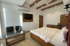 HOTEL GROVER