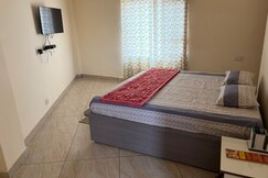 Garg Homestay, Ghumarwin