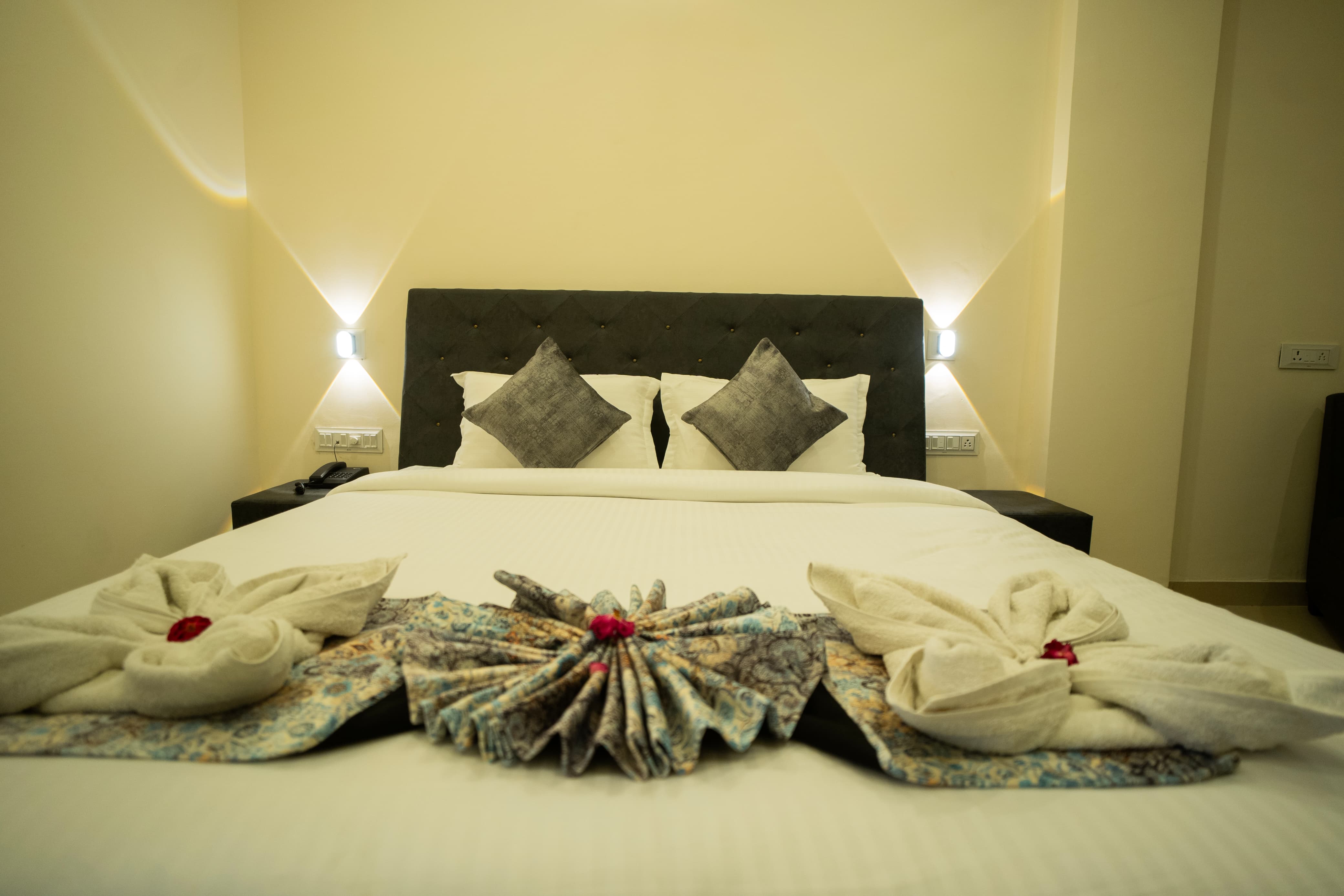 Hotel Kesar Villa - Tap to explore photos