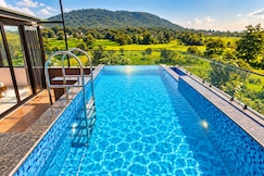 Luxury Villa Infinity Pool Scenic Mountains, Neral