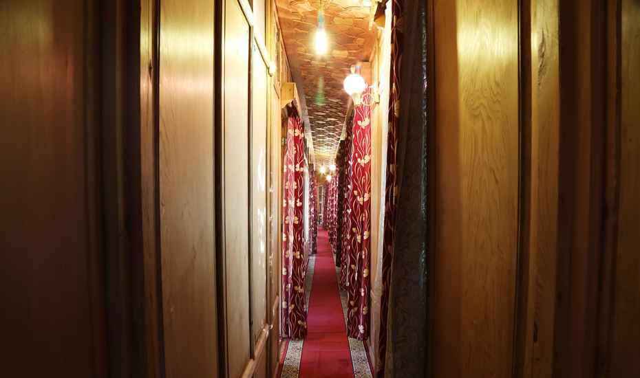 Houseboat Kotroo Palace - Tap to explore photos
