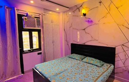 Bedroom with Balvony 