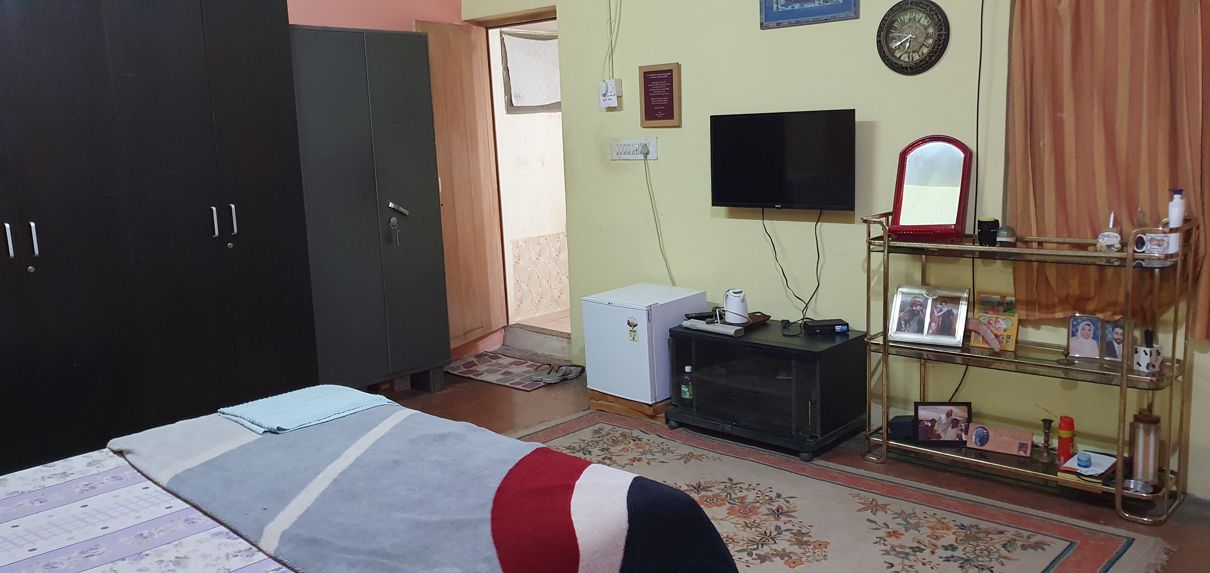 The Hamzakis HomeStay - Tap to explore photos