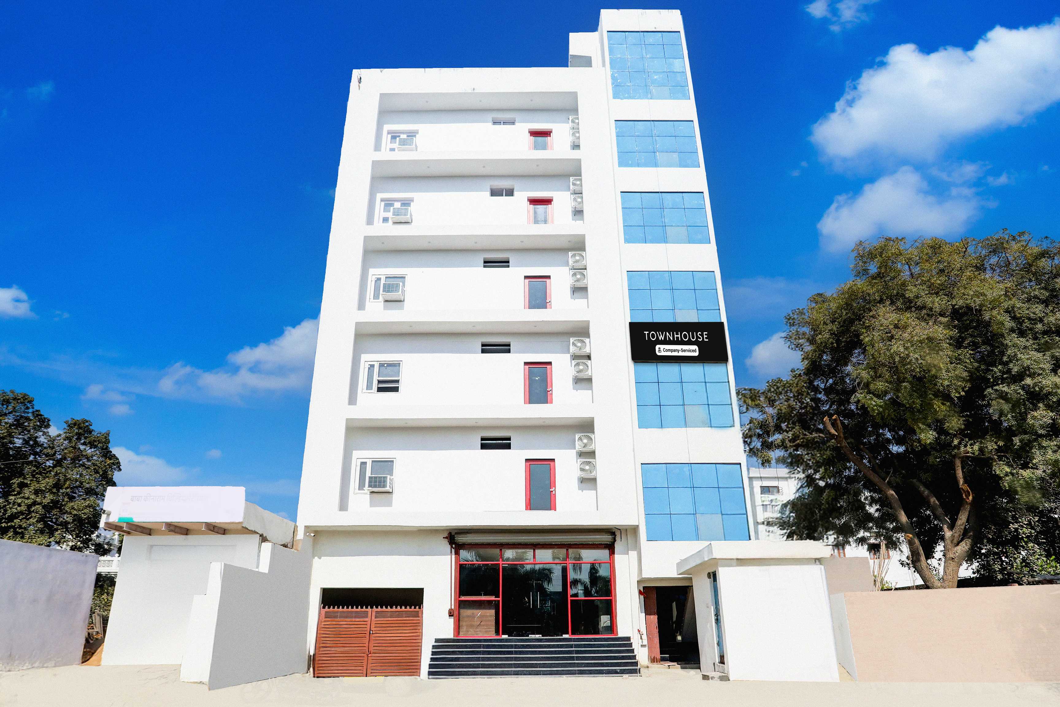 Super Townhouse Pahadiya - Tap to explore photos
