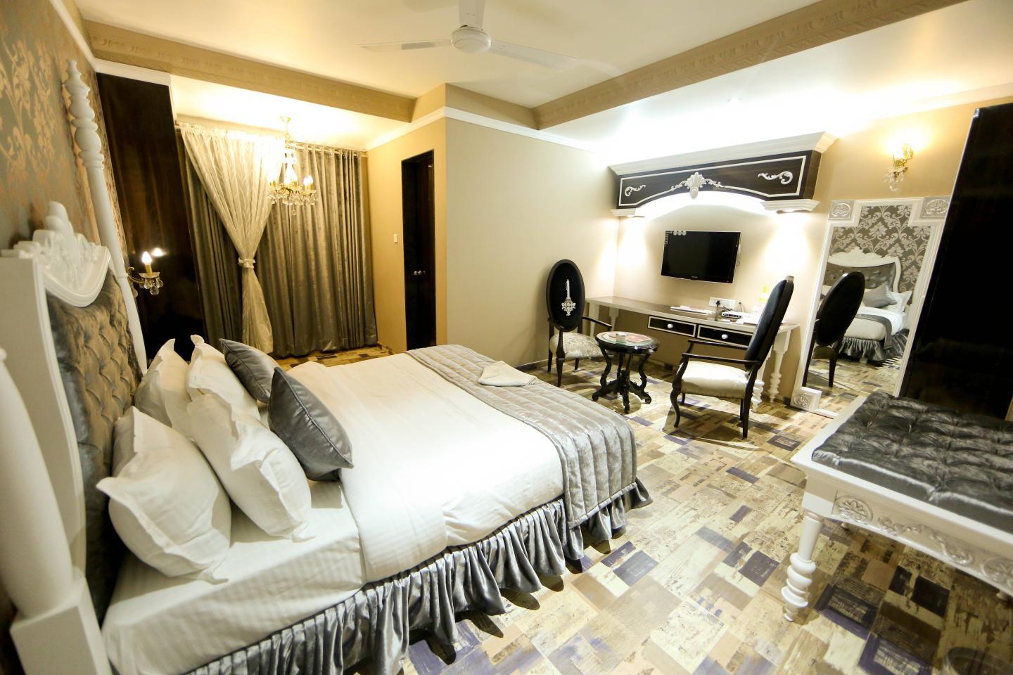 HOTEL PRESIDENT