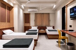 Hotel Dhanashri, Solapur