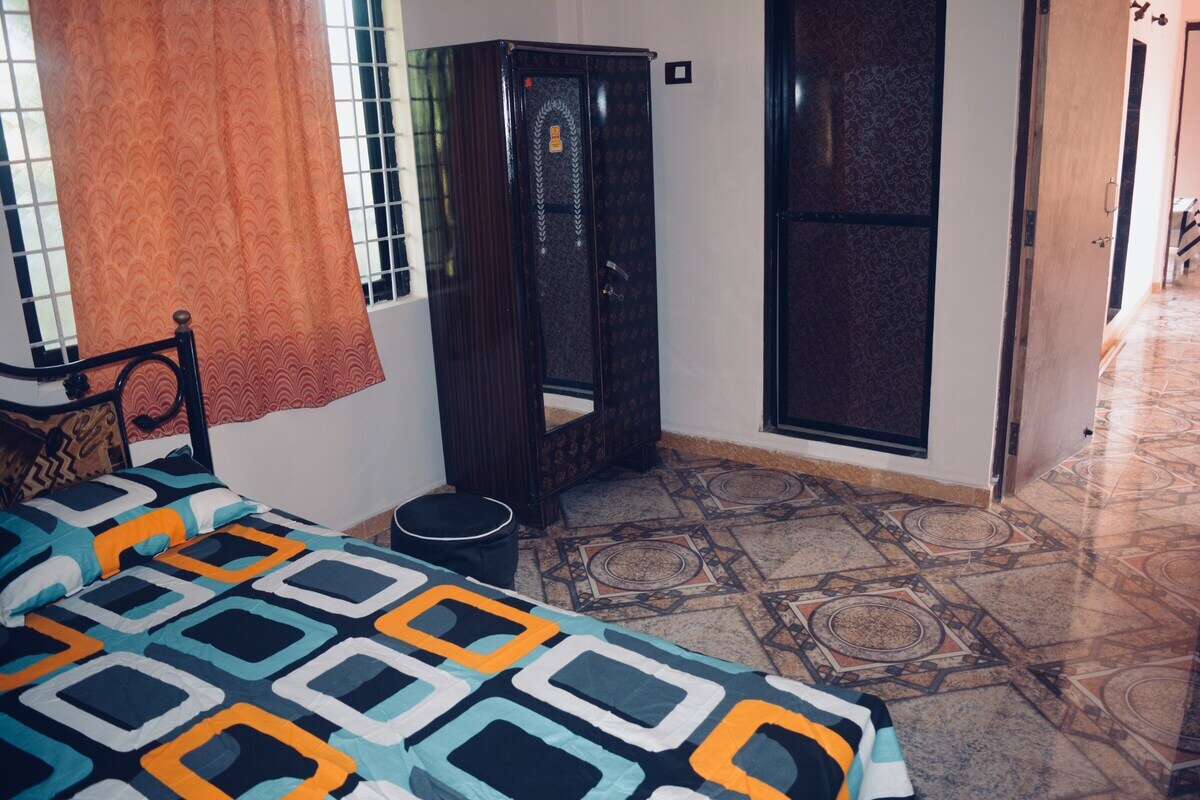 Backstreet Ashvem Beach 3 BHK Apartment - Tap to explore photos
