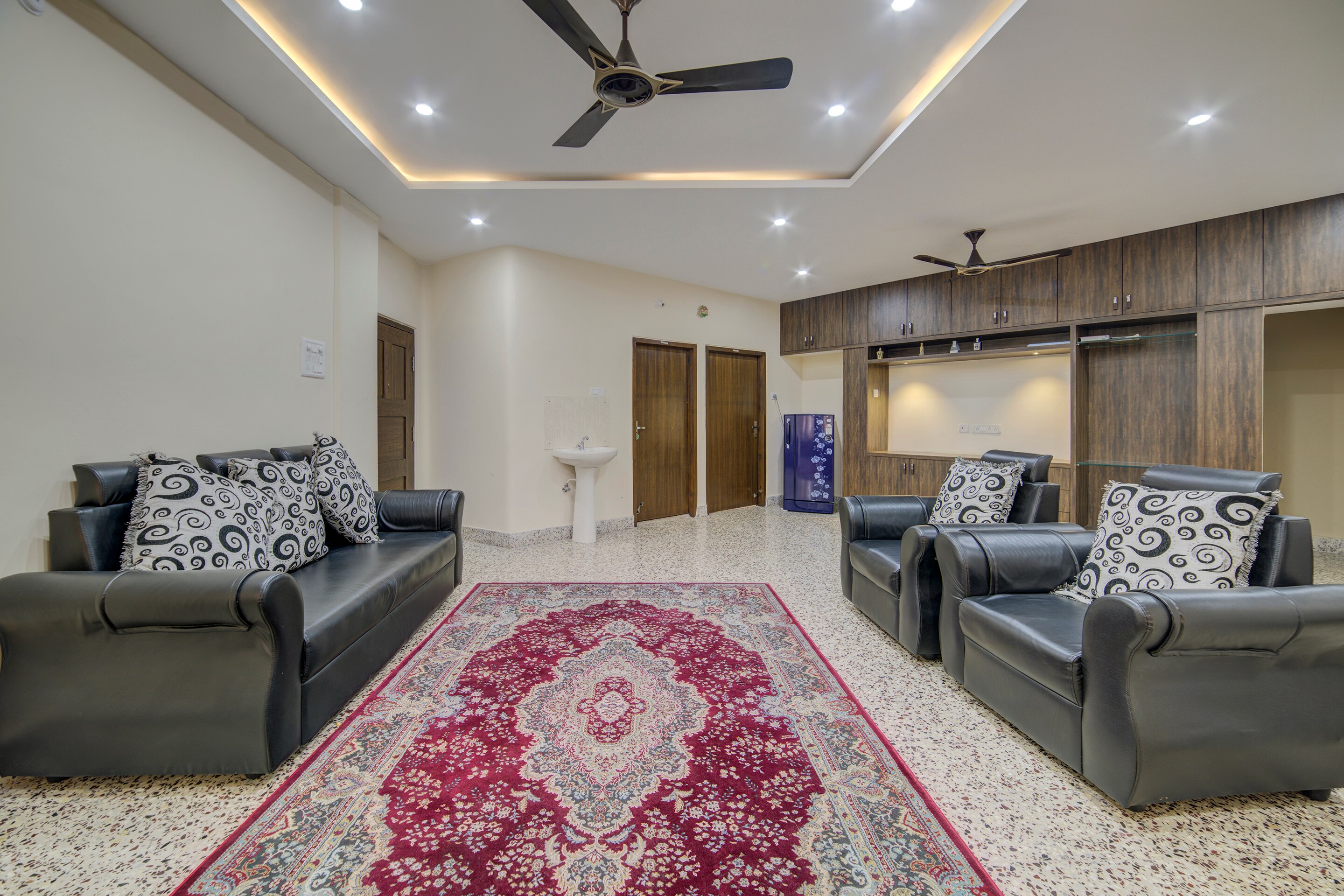 Amaan Service Apartment - Tap to explore photos