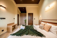 Bebinca 2BHK Luxury Private Bar Lounge Pool, Goa