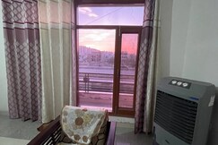 Double Bedroom with beautiful Sunset View, Mohali