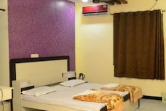 Hotel Girish, Kolhapur