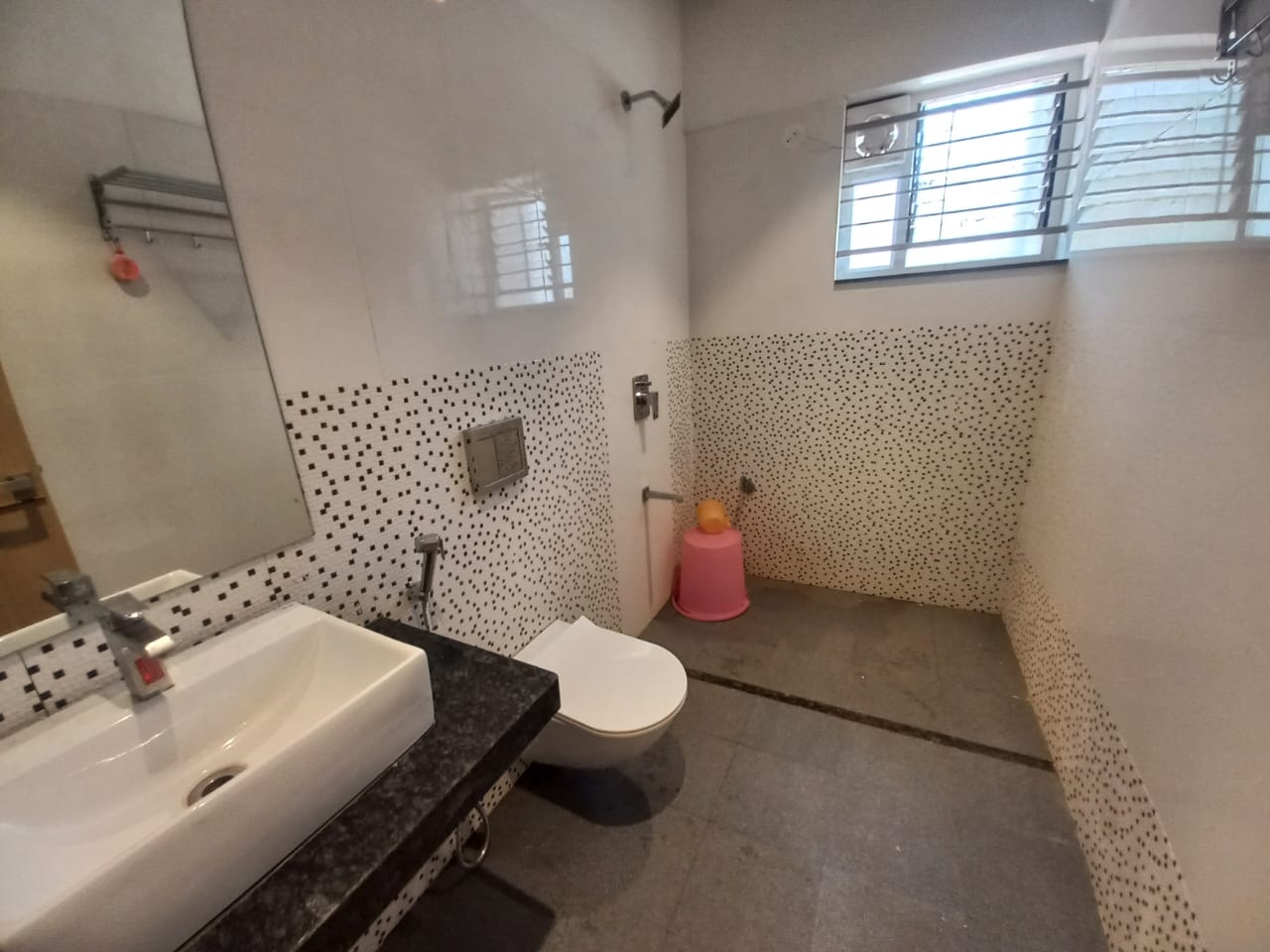 Deluxe Guest House - Tap to explore photos