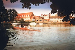 Sunday London Staines-upon-Thames Heathrow T5, Surrey