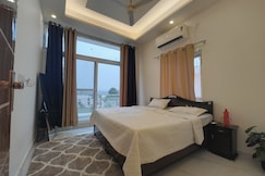 The Hills & Waves Stay, Rishikesh