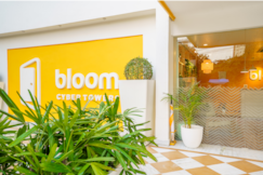 Bloom Hotel Cyber Towers, Tandur