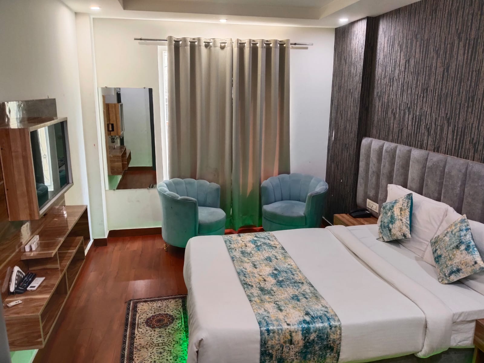 Hotel Royal Palace, Paschim Vihar - Tap to explore photos