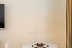 Sereno Pebbles 1 cosy 1bhk w pool, gym, games, Goa