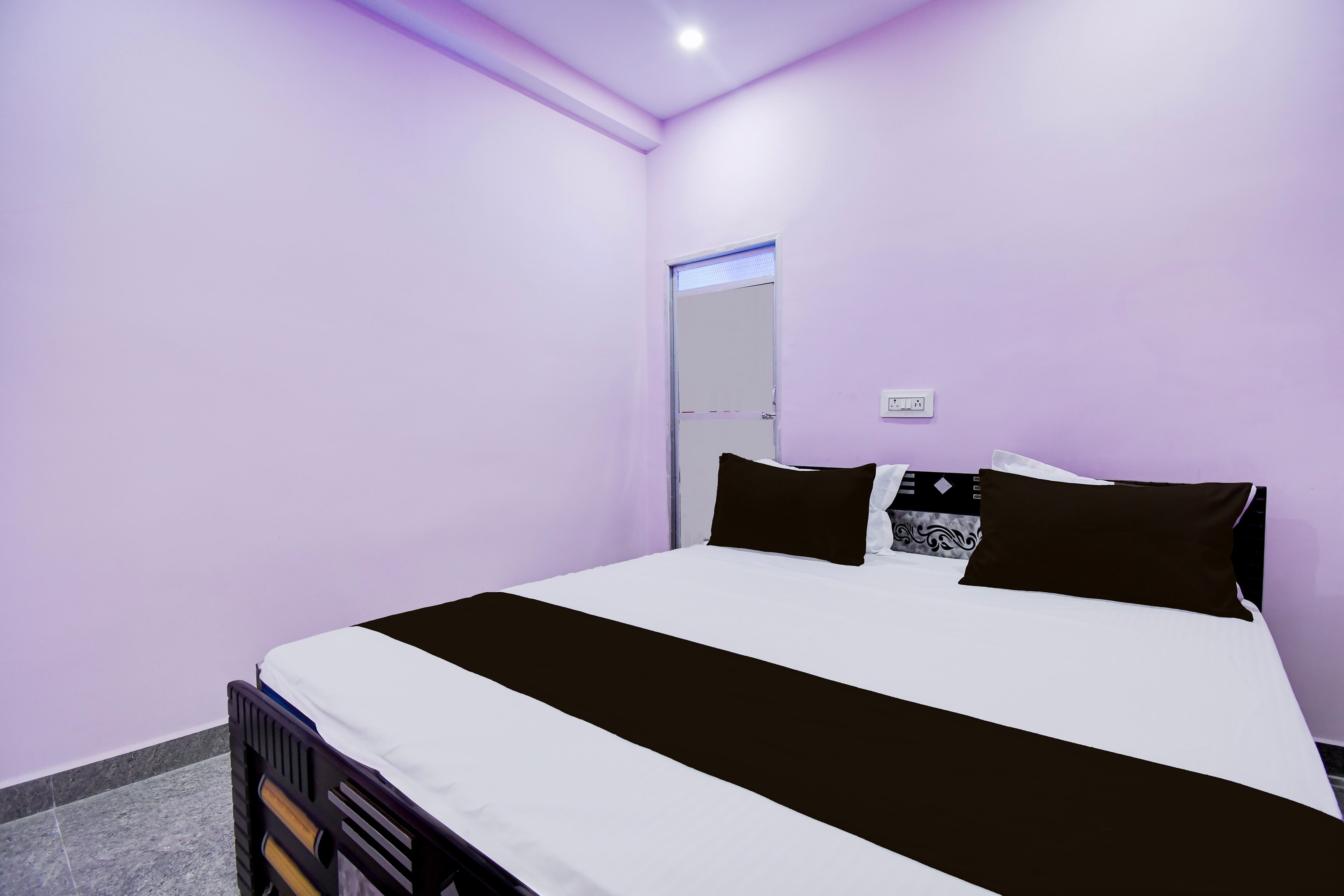 Spot On Hotel Orbit - Tap to explore photos