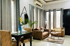 Entire 1BHK Apartment by Bluo Near DLF Galleria Market, Gurgaon