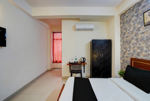 Collection O Umen Hotel Noida City Center Metro Station