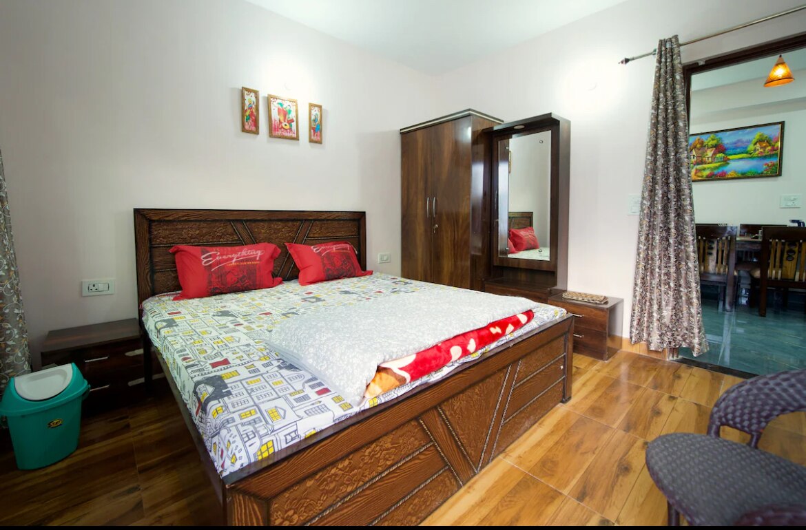 Premiere Homestay - Tap to explore photos