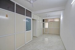 Hotel O The Black Zack Inn, Noida