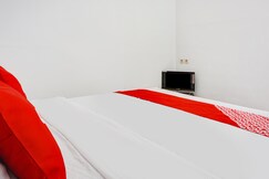 OYO Life 91544 Homestay Biru Blukid, Surabaya