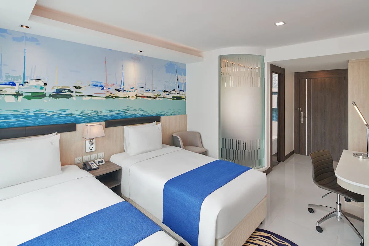Holiday Inn Express Pattaya Central - Tap to explore photos