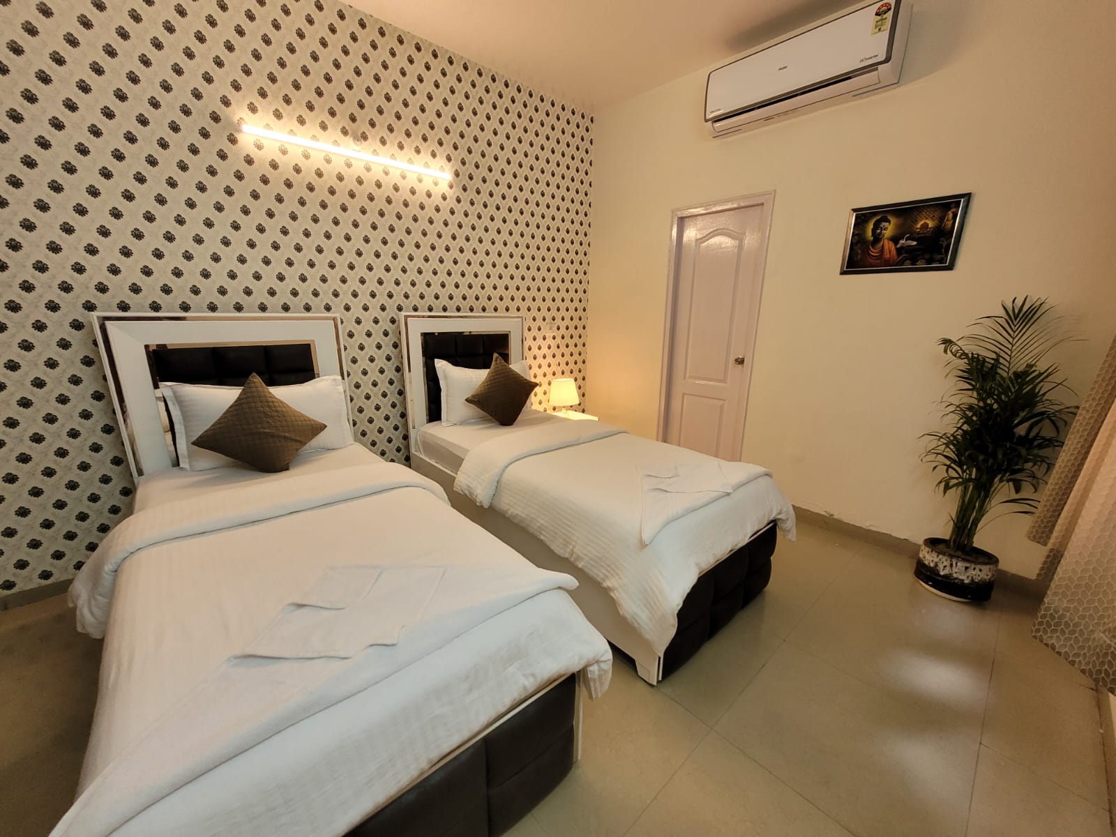 BFL Guest House Lucknow - Tap to explore photos
