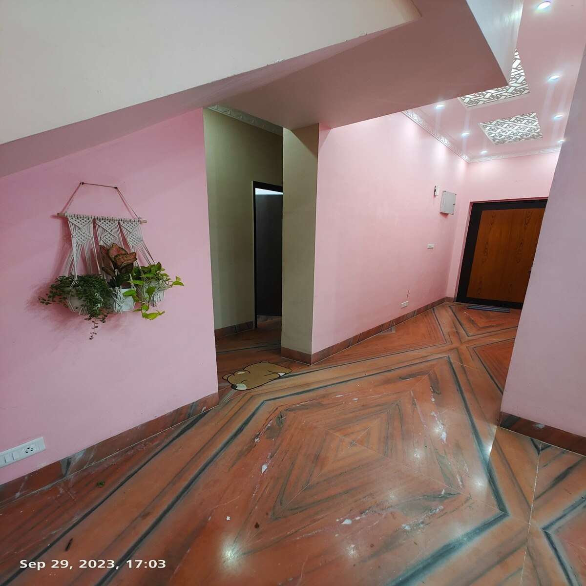 Calcutta Backpacker Bunkers - Tap to explore photos