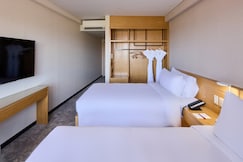 ANA Crowne Plaza Resort Okinawa Uruma Hills, Uruma