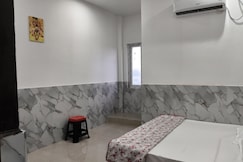 R R Hotel, Chhata