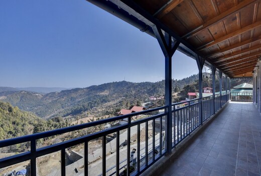 Luxe 4BHK Madalsa Mukteshwar Home by Da Alohas