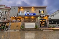 FabExpress Milan Palace, Khalilabad