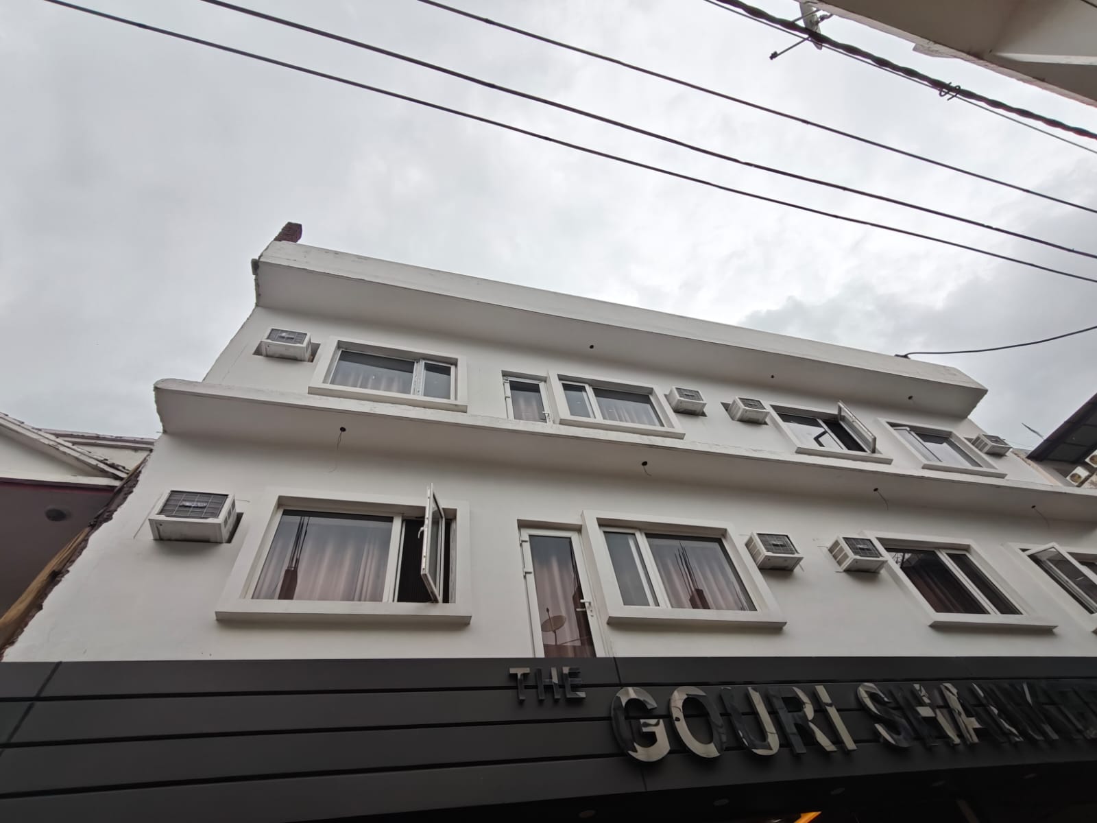 Gouri Shanker Guest House - Tap to explore photos