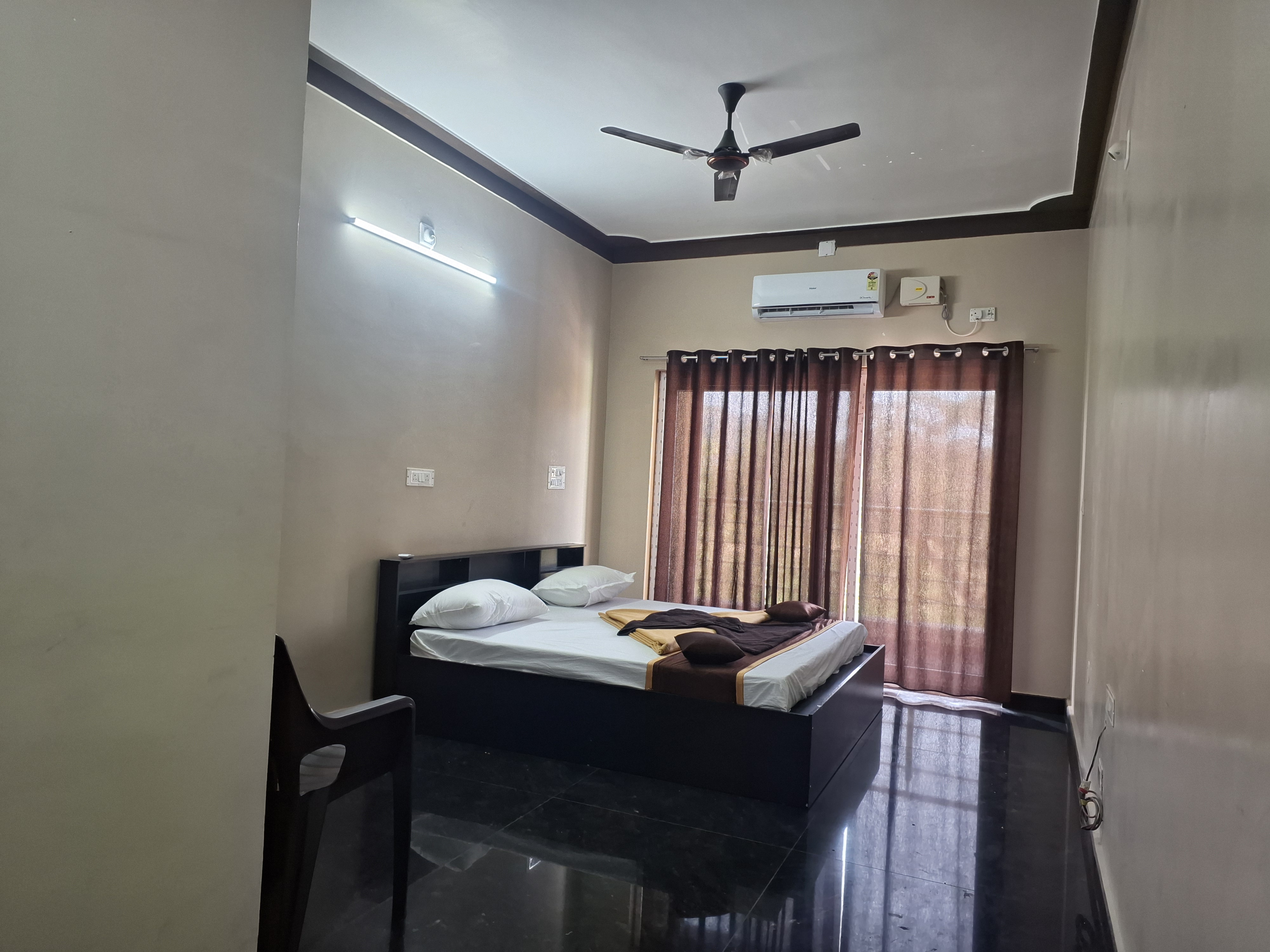 AAADINATHAN ELITE RESIDENCY - Tap to explore photos