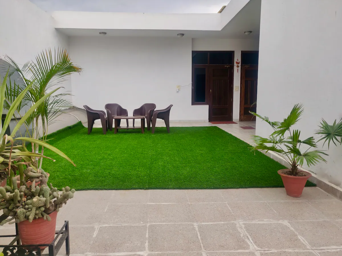 Backpacker Abode - Comfortable Homestay with Privacy - Tap to explore photos