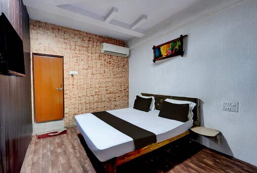 Collection O Lokmanya Nagar Metro Station Formerly Hotel Siddhivinayak