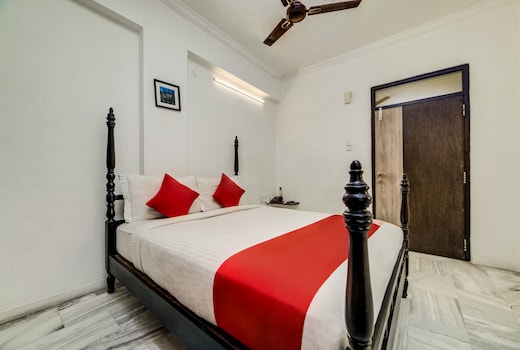 Hotel O JNTU college Near LULU mall, KPHB Colony.