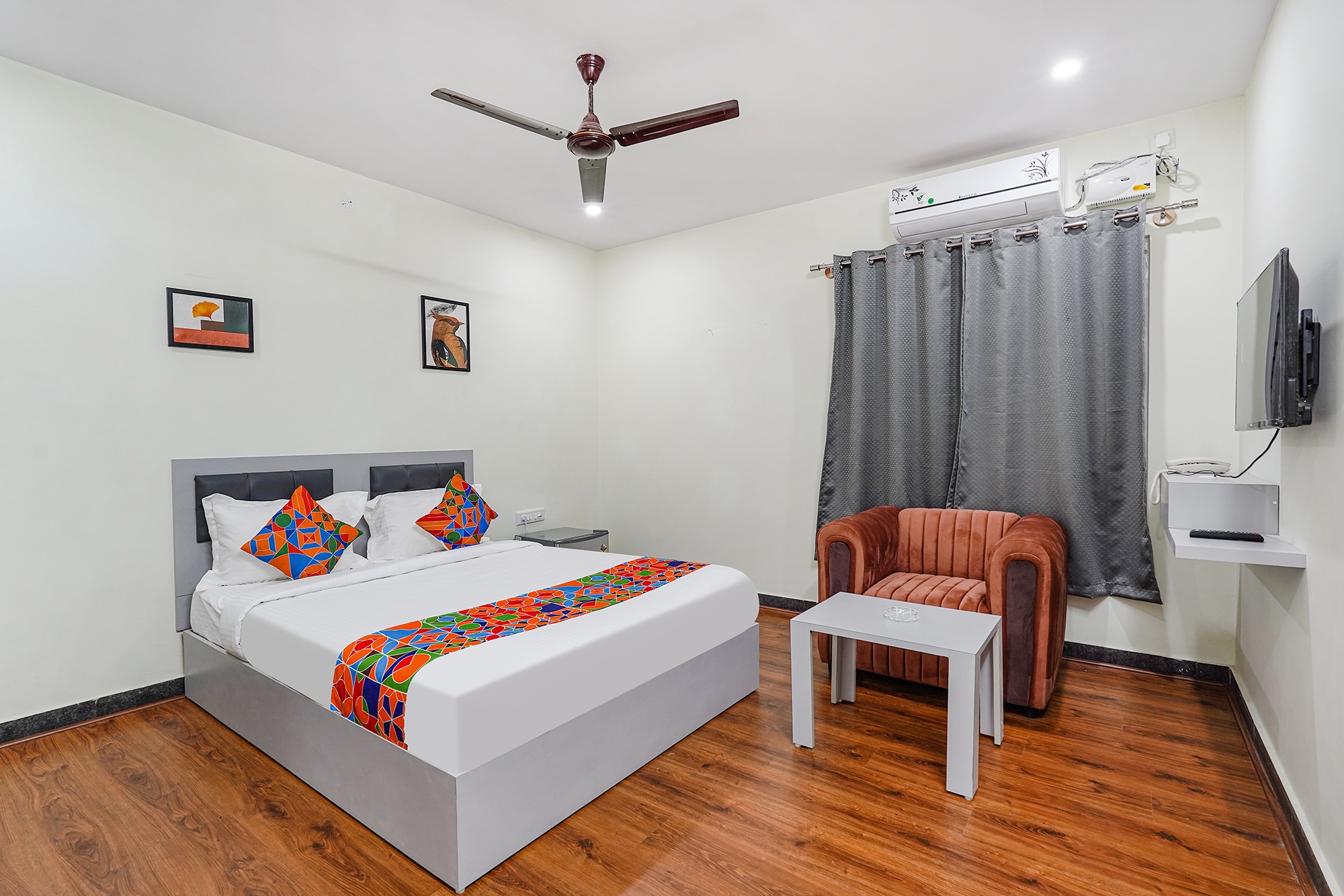 FabHotel Ivory Pearl - Nr. Sony Signal - Tap to explore photos