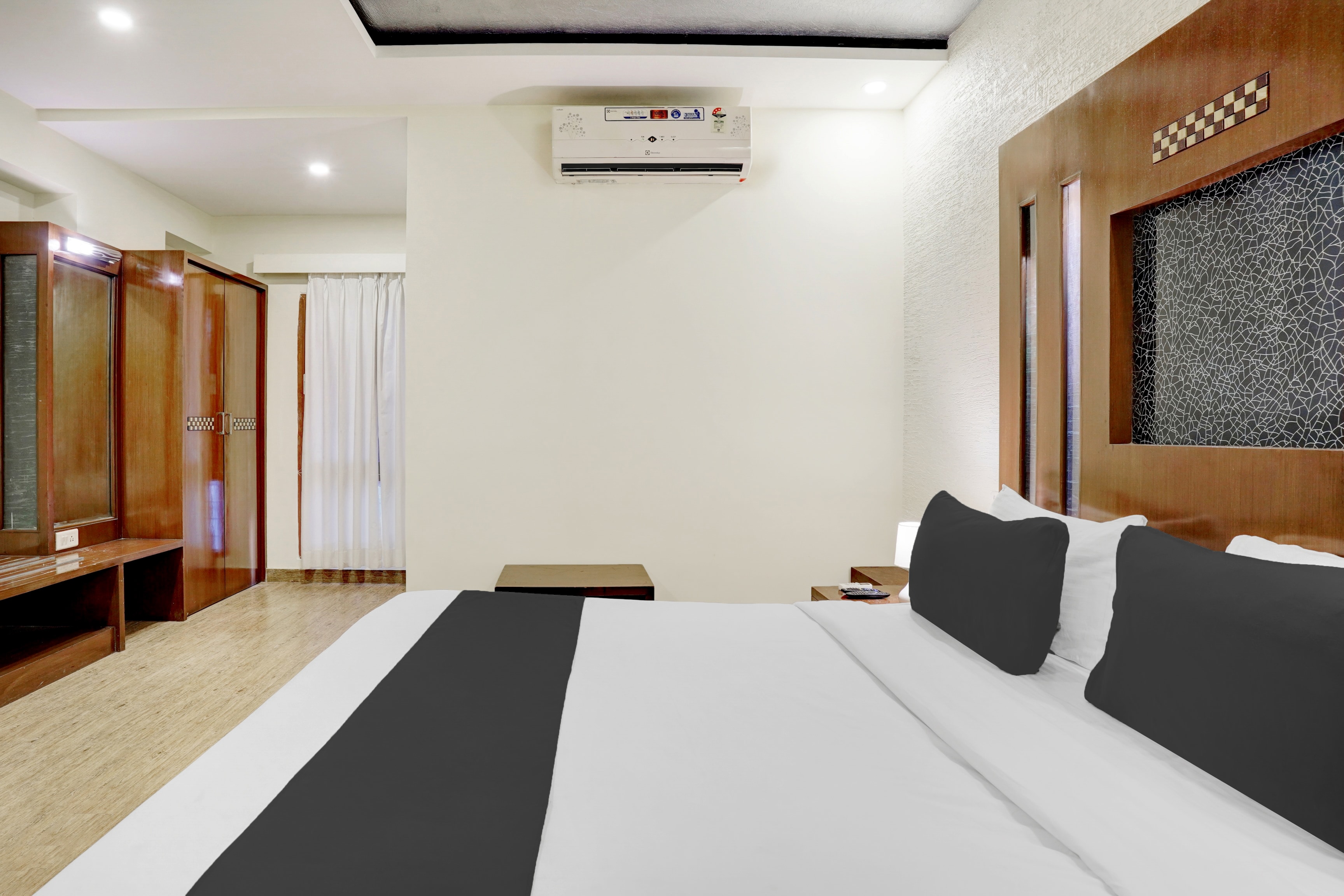 Super Townhouse Koramangala - Tap to explore photos