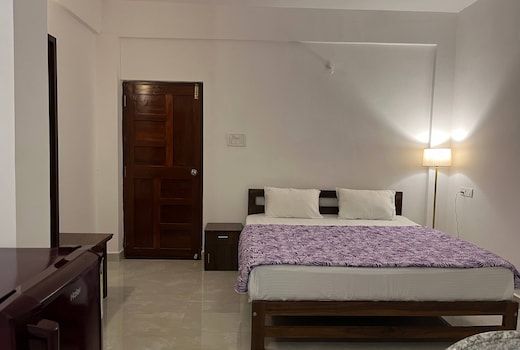 Serene Sunset View Studio Apartment in Ashvem