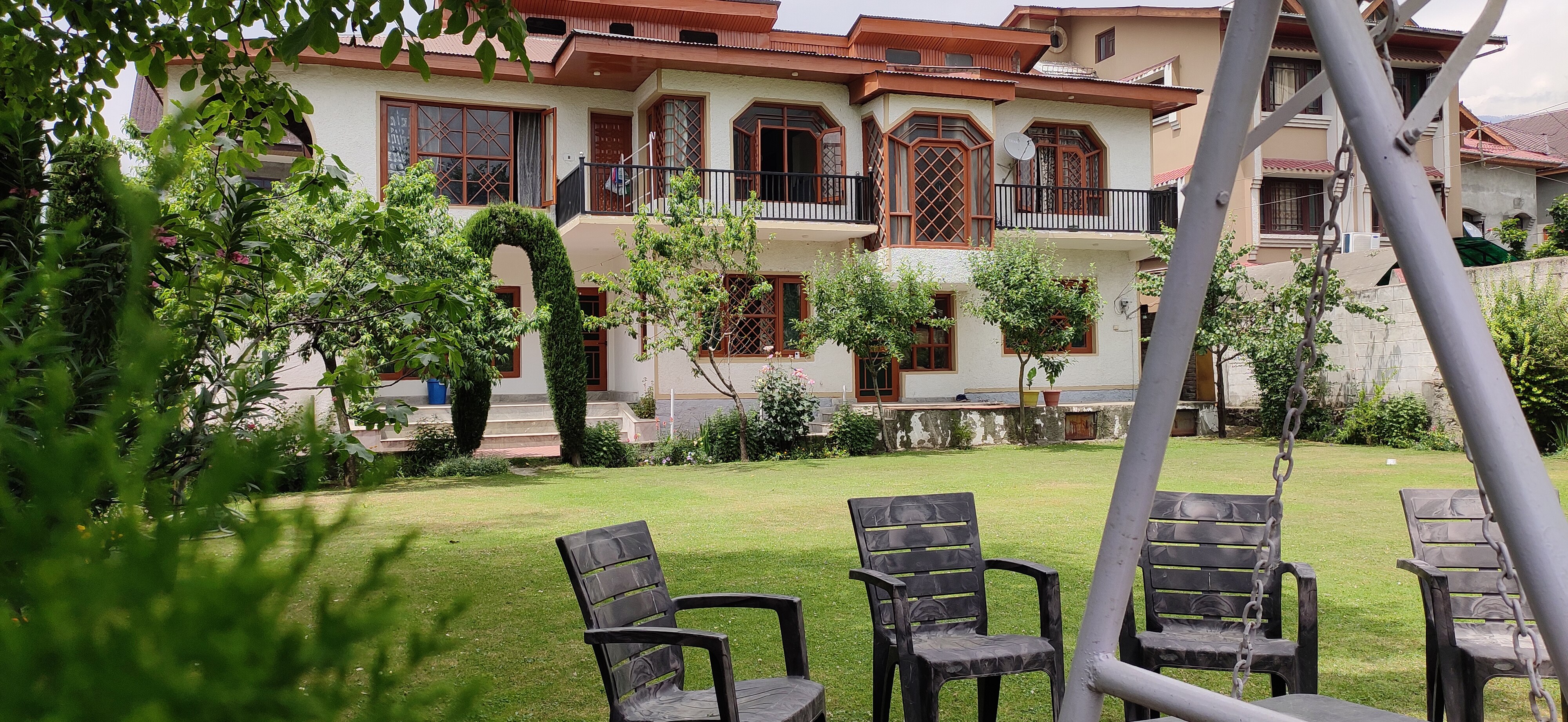 Moses Homestay Srinagar - Tap to explore photos