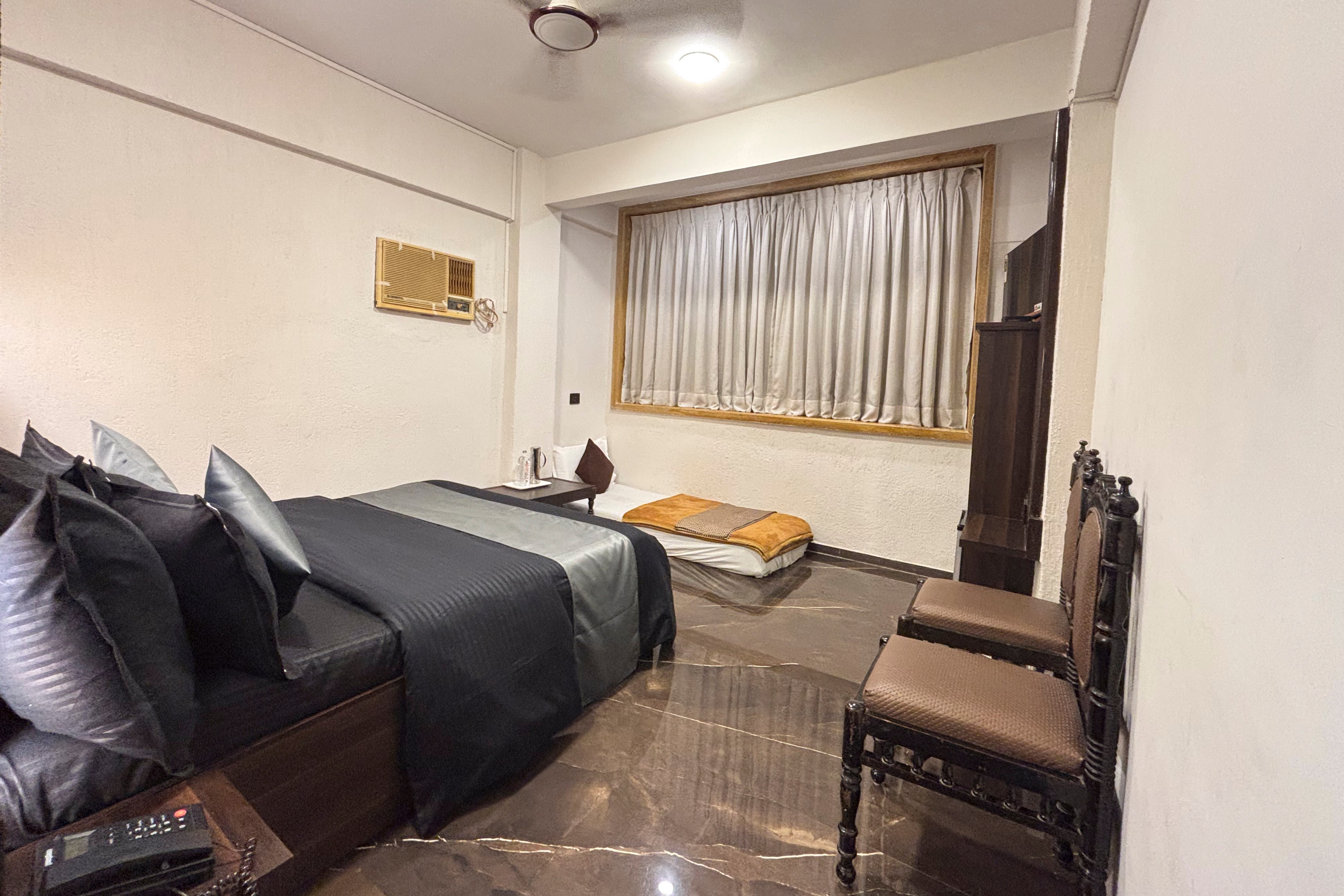 Hotel Al Saudia - Tap to explore photos