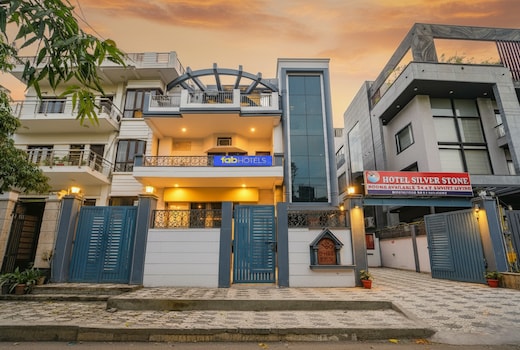 FabHotel Silver Stone